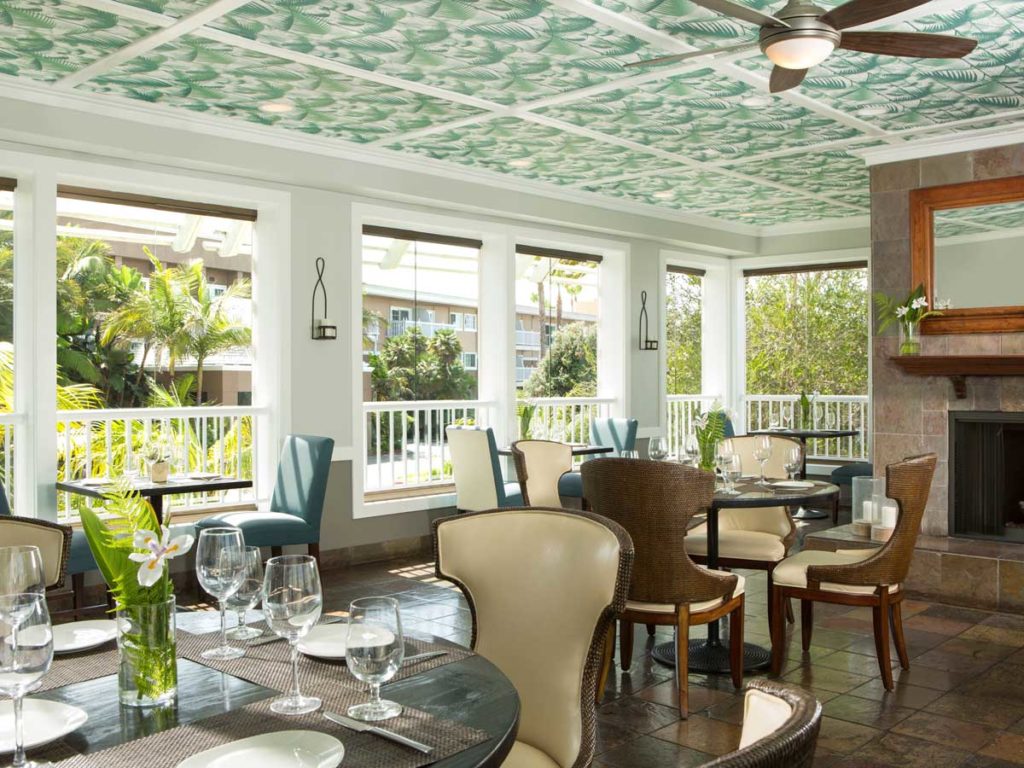 Redondo Beach Restaurant, Bar and Lounge with Water view